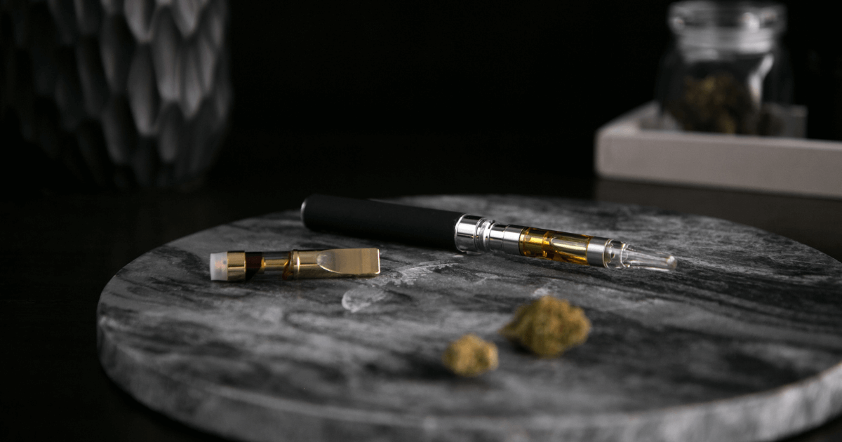 Step-By-Step Instructions on How to Use A Disposable THC Weed Vape Pen